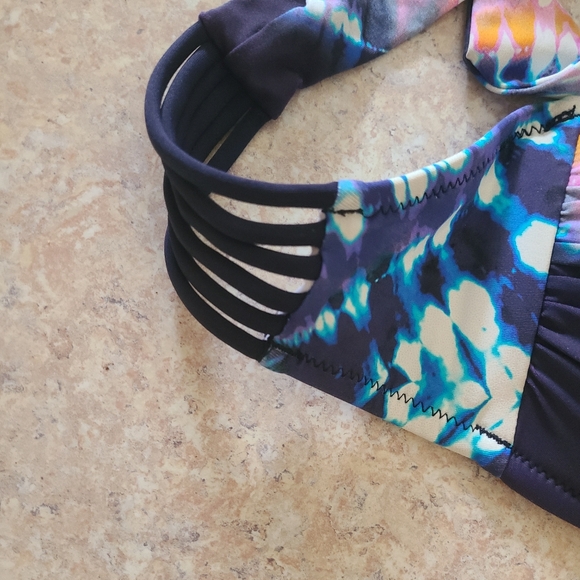 Trina Turk Two Piece Swimsuit in Size 6 - Picture 3 of 8